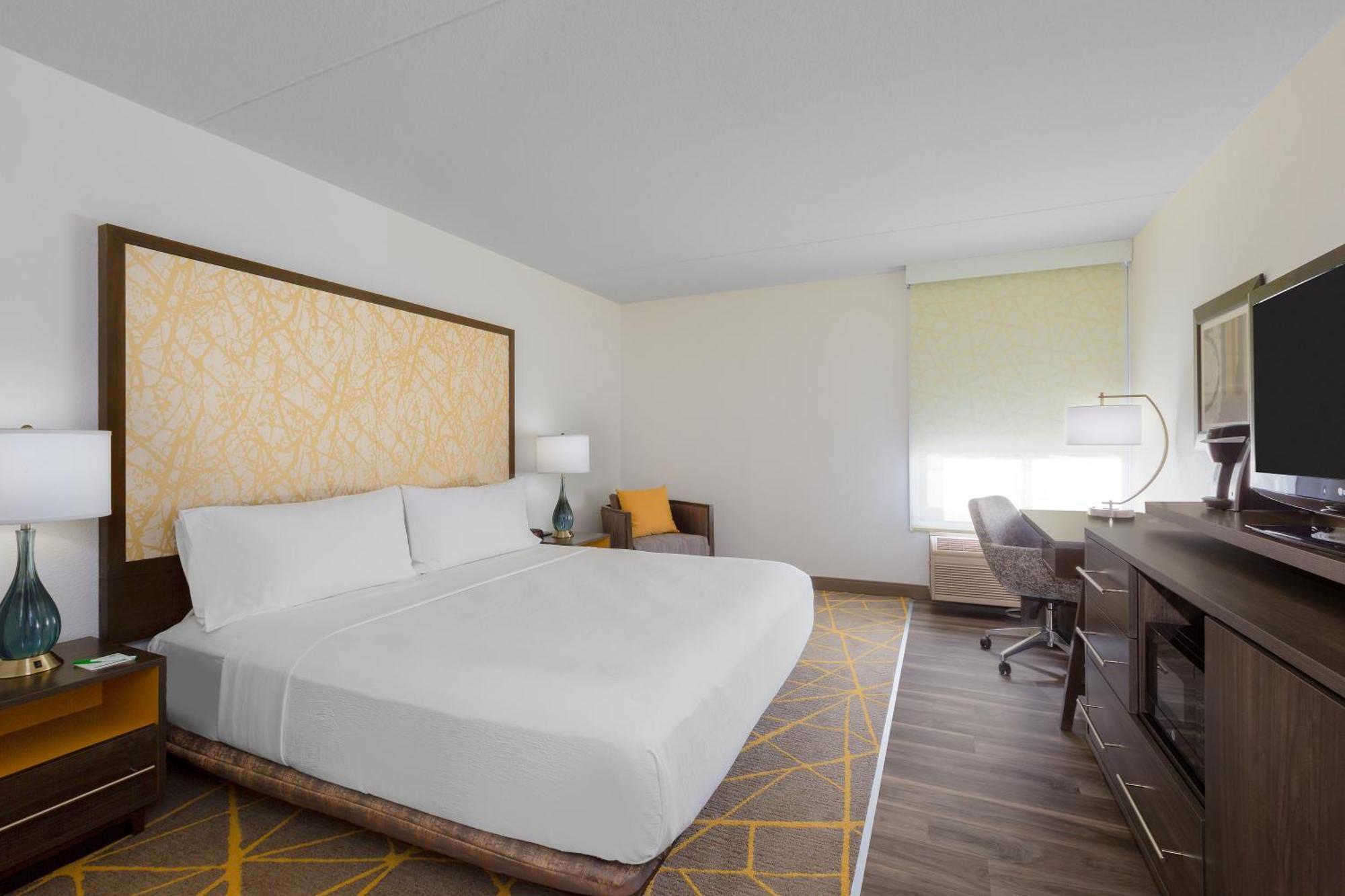 Holiday Inn La Mirada Buena Park By Ihg Exterior photo