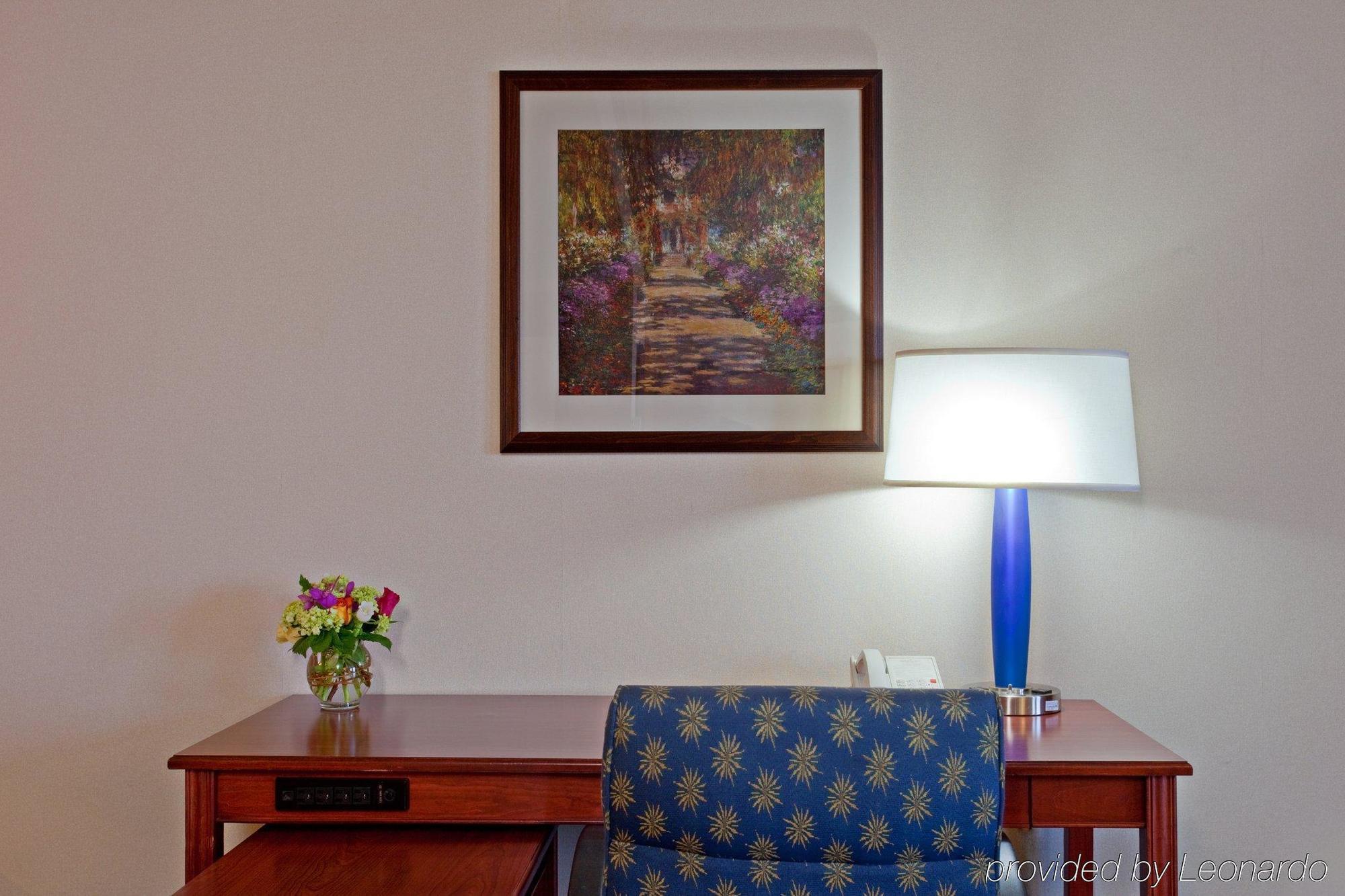 Holiday Inn La Mirada Buena Park By Ihg Exterior photo