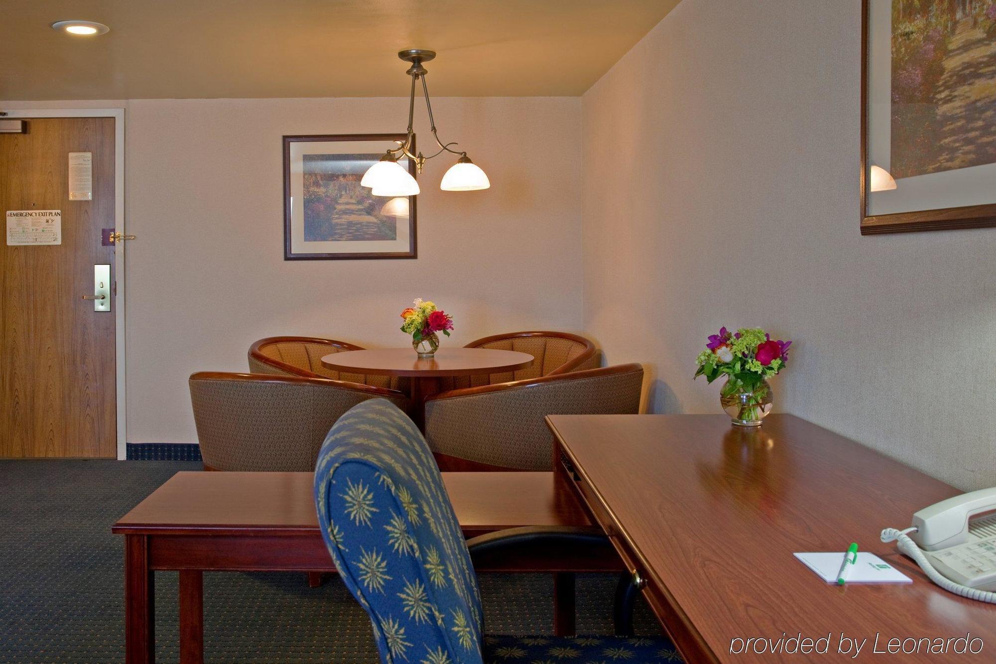 Holiday Inn La Mirada Buena Park By Ihg Room photo