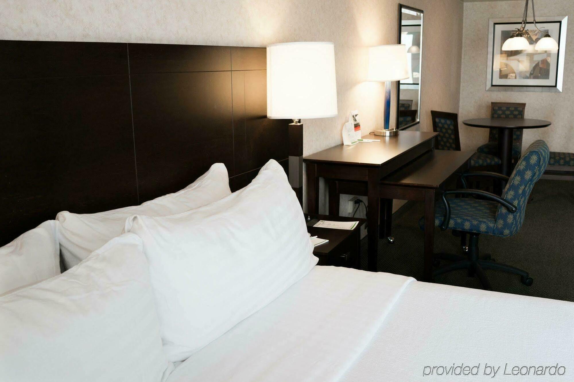 Holiday Inn La Mirada Buena Park By Ihg Exterior photo